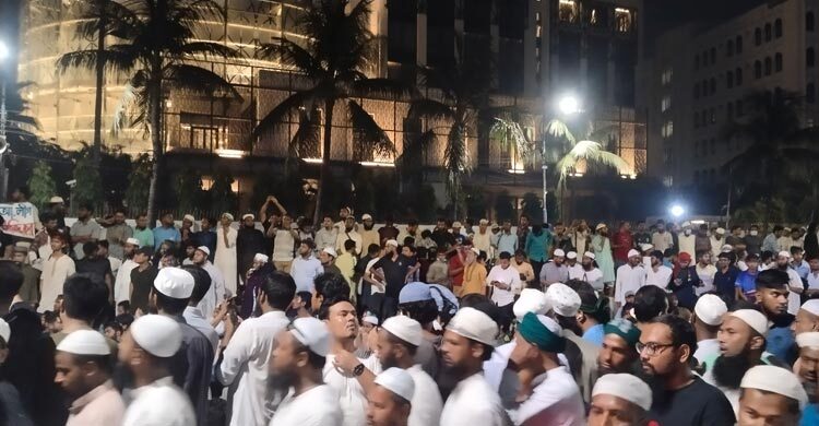 শাহবাগ ছেড়ে আন্দোলনকারীরা এবার ইন্টারকন্টিনেন্টাল মোড়ে